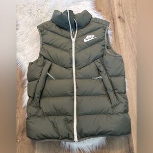 Nike Mens Size Medium Windrunner Down Insulated Puffer Full Zip Green Vest
